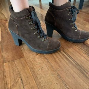 B.O.C. brand sz 10 brown suede ankle boots
